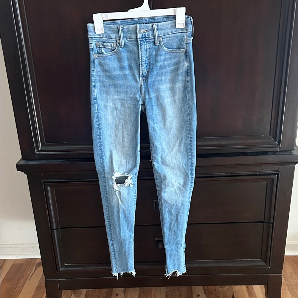 American Eagle Outfitters Light Blue Distressed Skinny Jeans
